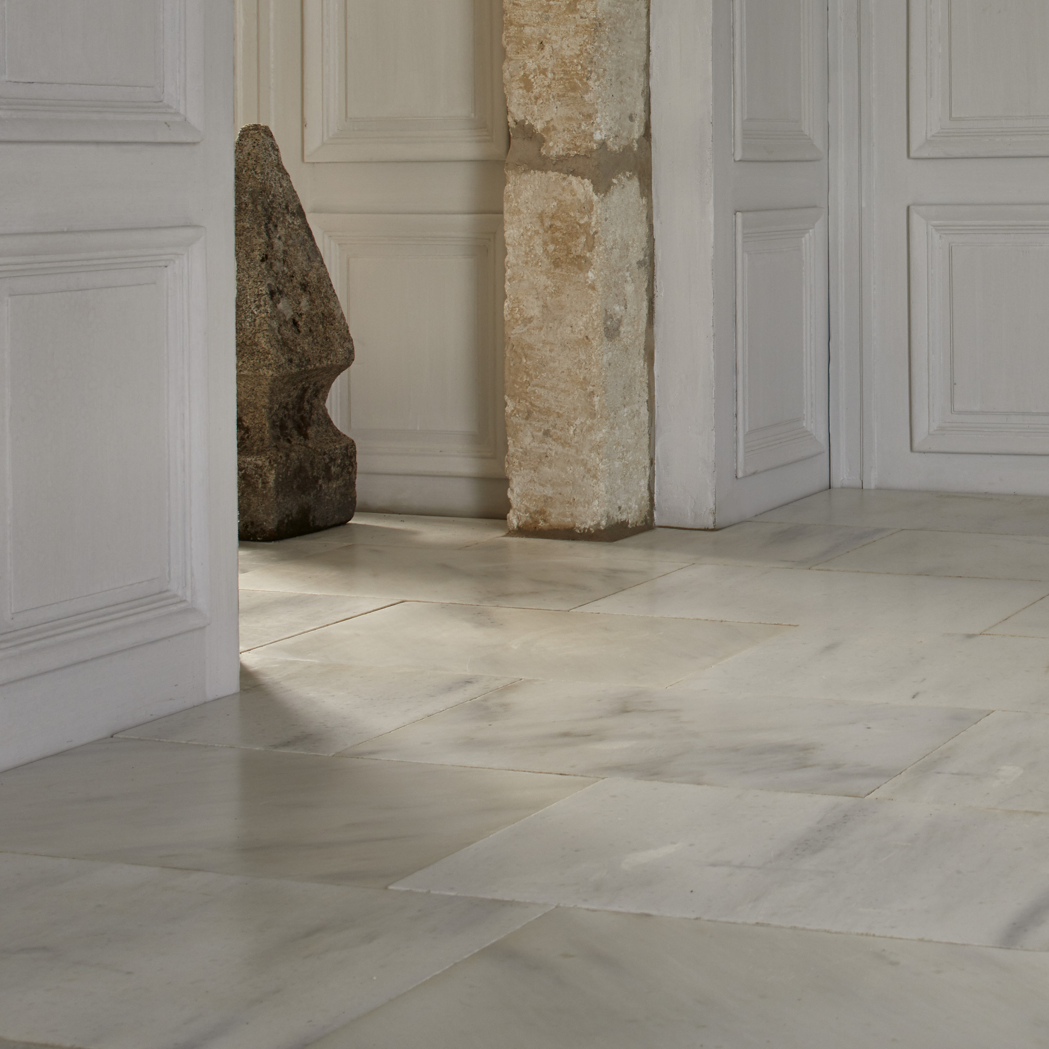 Bastide Aged White Marble - image 2